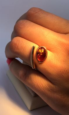 Semi Precious Stone Ring, Pukhraj Ring, Unique Gold Wedding Rings, Gold Pendants For Men, Stone Ring Design, Jewelry Rings Unique, Hand Jewelry Rings, Cool Rings For Men, Handmade Gold Ring