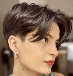 Short Disconnected Haircut For Women, Two Block Women Haircut, Short Hairstyle Middle Part, Indian Tomboy Haircut, Women Barber Haircut, K Pop Hairstyles Men Short, Low Fade Women Haircut, Middle Part Short Haircut, Short Boyish Hairstyles For Women