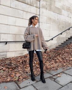 Vinter Mode Outfits, Lederhosen Outfit, Look Legging, Winter Fashion Outfits Casual, Outfit Chic, Legging Outfits, Mode Inspo, Cozy Outfit