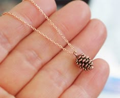 Kalung Choker, Pink Gold Necklace, Pinecone Necklace, Forest Necklace, Winter Necklace, Quick Fashion, Friend Necklaces, Mothers Necklace, Shiny Things