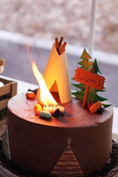 there is a cake that has been decorated to look like a campfire