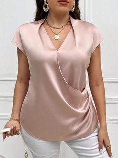 Blusas Satin, Ladies Tops Blouses, Sewing Blouses, Sewing Clothes Women, Trendy Fashion Tops, Modest Clothing, Barbie Collector, Wrap Blouse, Everyday Dresses