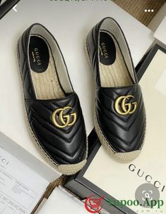 Louis Vuitton Sandals, Gucci Fashion, Louis Vuitton Boots, Tory Burch Flats, Couple Outfits, Shoes Womens, Shoes Casual, Head Wrap