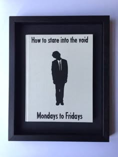 there is a sign on the wall that says how to start into the void mondays to fridays