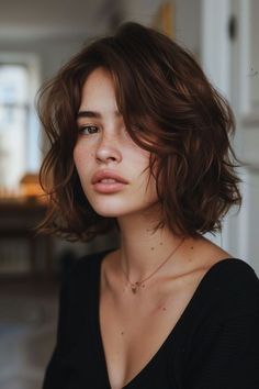 Chin Length Wavy Hair With Layers, French Bob Wavy Hair, Chin Length Wavy Hair, Shaggy French Bob, Layered French Bob, Short Shaggy Bob Hairstyles, Layered Wavy Bob, Corte Shaggy, Shoulder Length Bob Haircut