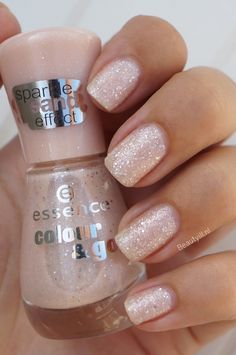 Essence Sparkle Sand Effect, liquid sands ~ Beautyill | Beautyblog met nail art, nagellak, make-up reviews en meer! Glitter Liquid, White Glitter Nails, Nail Glitter, Beach Nails, Nail Arts, Matte Nails, Purple Nails