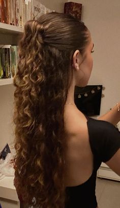 curly hairstyle