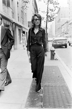 Old World Fashion, Carole Radziwill Style, Betty Catroux Style, Lee Radziwill Style, Slim Keith, Portrait Outfits, New York City Images, Style 2025, New York Socialites