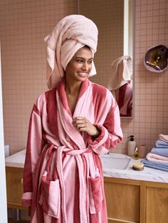 Made from a luxuriously soft fabric for supreme comfort, is this easy-care, peel-free Ocean City plush robe in rosewood. Learn More size guide Throw Cushions Bed, Fuzzy Robe, Winter Robes, Plush Robe, Women's Robe, Small Bathroom Design, Warm Hug, Ocean City, Quilted Pillow