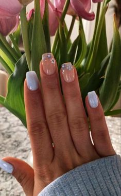 Nail Art For Gel Nails, Spring Nails Simple Design, Cute Nail Dip Designs, Spring Nail Flower Designs, Cute Flower Nail Designs Simple, Perfect Short Nails, Short Nail Pastel Designs, Blue Flowered Nails, Gel Nail Designs With Flowers