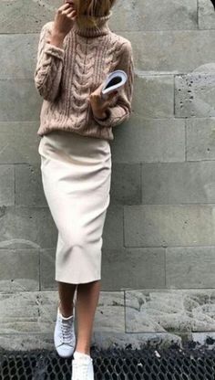 Khaki Pencil Skirt, Hijab Jeans, Rok Outfit, Pink Cable Knit Sweater, Stylish Fall Outfits, Trendy Skirts, Pencil Skirt White, Fall Outfits For Work, Winter Trends