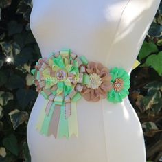 Maternity sash more designs at www.fancyinribbon.com Mommy To Be Sash Green, Baby Shower Sash Green, Maternity Belly Sash, Mommy To Be Corsage, Baby Shower Sash, Maternity Sash, Mommy To Be, Pregnant Belly, Yellow Light