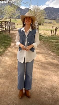 Outfit Rancho Mujer, Western Formal Outfits For Women, Old Western Outfits Women, Mountain Cowgirl, Rodeo Outfits For Women, Texas Outfits, Farmer Outfit, Cowboy Outfit, Outfit Dinner