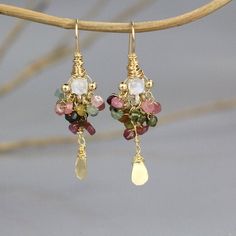 Rich and glamorous goddess earrings made of  gold filled, set with beautiful moonstone and delicate crocheted tourmaline stones around it.A shiny handmade gold filled leaf dangles down gently. Each leaf is hand crafted, and has its own unique shape.Measurements:Center stone: 5mmMaterials:Stone: moonstone and tourmaline Metal: gold filledSince I use natural gemstones, each jewel is unique and therefore there are subtle differences in color and form.The moonstone has a soft milky-white color, whic Bridal Dangle Earrings, Citrine Drop Earrings, Goddess Earrings, Rose Quartz Jewelry, Bridal Jewelry Collection, Necklace Tutorial, Labradorite Earrings, Clover Earrings, Bee Earrings