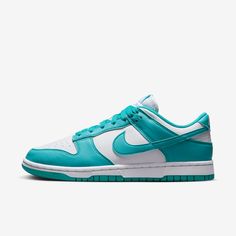 You can always count on a classic. The Dunk Low pairs its iconic color blocking with premium materials and plush padding for game-changing comfort that lasts. The styling possibilities are endless—how will you wear your Dunks? Teal Nikes, Nike Vomero, Yeezy Boots, Pretty Shoes Sneakers, All Nike Shoes, Nike Models, Dunks Nike, Cute Nike Shoes, Nike Sb Dunk