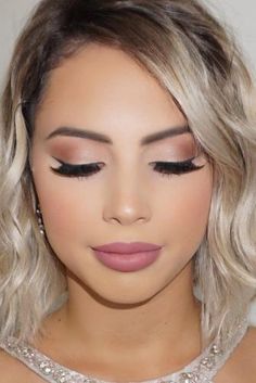 Magnificent Wedding Makeup Looks for Your Big Day ★ See more: http://glaminati.com/wedding-makeup-looks/ Prom Makeup Silver, Simple Prom Makeup, Natural Prom Makeup, Shaggy Pixie