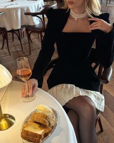 AJ Caruthers Old Money Dress Aesthetic, Rich Woman Aesthetic, Hollywood Glam Dress, Old Money Dress, Girl Self Care, Wealthy Woman, Aesthetic Old Money, Money Dress, Aesthetic Old