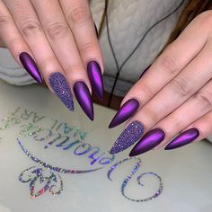 Clawdeen Wolf Nails, Dark Purple Stiletto Nails, Purple Stilleto Nails, Dark Purple Nails With Glitter, Purple Stiletto Nails Design, Glamgoth Nails, Trendy Nails Stiletto, Evening Nails, Purple Stiletto Nails