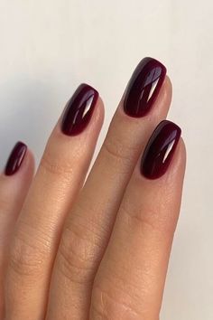 60+ Old Money Nails For A Timeless Quiet Luxury Aesthetic Shellac Nails Fall, Wine Nails, Cherry Nails, October Nails, Casual Nails, Makijaż Smokey Eye