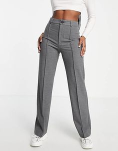 What To Wear With Grey Pants: 5 Amazing Outfits | The European Closet Pull And Bear Trousers, Grey Pantalon Outfit, Straight Leg Trousers Outfit, Work Attire Casual Office Wear, Bear Emoji, Form Outfits, Office Fits, Classy Streetwear, Casual Outfits For Work