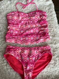 This is a great Old Navy girls sz, XL pink design two piece tankini swimsuit. Great design, slightly padded bra area ( subtle) and great quality. Normal signs of typical, gentle wear. No rips, stains, tears. Very pretty! 2000s Tankini, Aesthetic Outfits Men Summer, City Pop Japan 80s, 2000s Swimsuit, Japan 80s Aesthetic, 2000s Bikinis, City Pop Japan 80s Aesthetic, 80s Aesthetic Outfits Men, Mermaid Closet