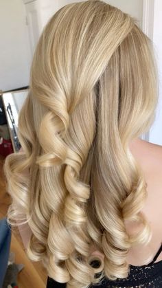 Beautiful Blonde Hairstyles, Blonde Shiny Hair, Big Blonde Curls, Long Curled Hair, Hair Styles Blonde, Hair Ideas Blonde, Summer Blonde Hair, Blonde Hair Inspiration, Hair Stylies