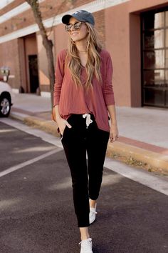 casual jogger outfit | merricksart.com Dress Up Joggers, Jogger Outfit Casual, Look Legging, Dress Joggers