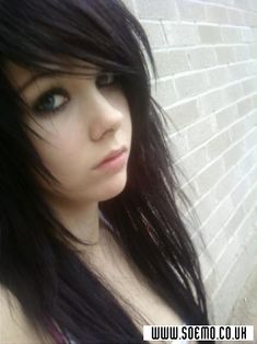 Long Black Scene Hair, 2000s Scene Hairstyles, Emo Hair Styles Long, Grunge Sleaze Aesthetic, Cute Emo Haircuts, Emo Hair Inspiration, Black Emo Hairstyles, How To Style Scene Hair, Emo Haircuts For Women