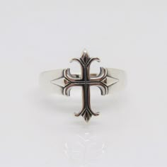 Sterling Silver Cross Ring ...Marked 925...Total of weights 3.1grams...Size 12...Measure of Face 17.2MM...It's in very good condition. Rings Etsy, Emerald Earrings Studs, Catholic Jewelry, Dope Jewelry, Cross Ring, Funky Jewelry, Mens Silver Rings, Mens Accessories Jewelry, Cross Jewelry