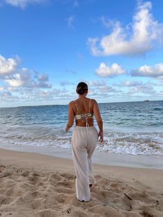 #summer #beach #summeroutfit #beachoutfit #sunny #tan #tanning #bikini #hawaii #california #coastal #linenpants #linen California Coastal, Candid Photography, Beach Bum, Beach Hair, Summer Photography, Beach Girl, Linen Pants, Summer Activities, Tanning