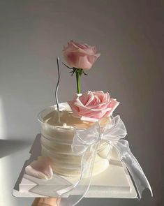 Ribbon Around Cake, Classy Cake Designs, Minimalist Cake Designs, Real Flower Cake, Korean Style Cake, Cake Flower Bouquet, Birthday Cake Roses, Huge Cake, Simple Family Meals