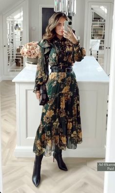 Autumn Cocktail Outfit, Winter Work Dresses, Winter Dress Outfit Casual, Long Dress With Boots, Fall Dresses Outfits, Best Casual Dresses, Elegance Dress, Chique Outfit, Boots Dress