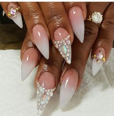 This is beyond pretty Pink Toe Nails, Flame Nail Art, Nail Artwork, Bee Nails, Spirit Finger, Super Cute Nails, Pink Toes, Sparkle Nails, Nails 2020