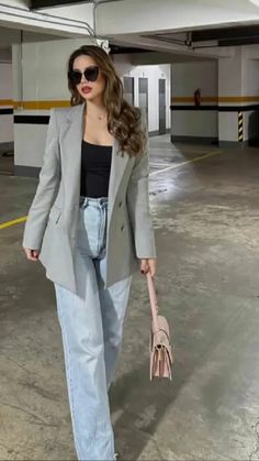 40+ Super Stylish Winter Outfits for Women 2024 - HubPages Outfits Com Blazer, Gray Jacket Outfit, Gray Outfits For Women, Outfit Con Blazer Gris, Women Blazer Outfit, Gray Blazer Outfit, Blazer And Jeans Outfit Women, Outfit Formal Casual, Style With Blazer