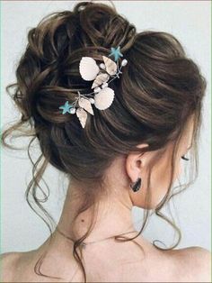 FABULOUS CLAW CLIP HAIRSTYLES IDEAS FOR GIRLS - peinados con clip de garra Beach Bridal Hair, Cinderella Wedding Theme, Scrub Corpo, Minimalist Hair, Wedding Updos, Beach Wedding Hair, Elegant Wedding Hair, Wedding Hair Ideas, Hair Nets