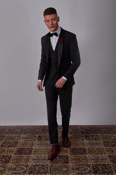 High School Prom Outfits For Guys Black, Prom Fashion For Guys, Guys Suits, Black Prom Suits, Guys Prom, Prom Fits