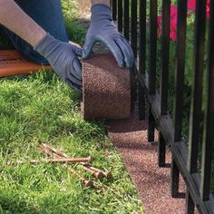 Fence Edging, Fence Border, Edging Ideas, Lawn Edging, Fence Landscaping, Garden Edging, Landscaping Tips, Landscaping With Rocks, Garden Fence