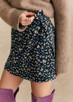 Printed wrap skirt;Ties on the side;Unlined;Side length: 43 cm / 16.9 in (size EU36/UK8) Sezane Skirt Outfit, Sezane Midi Skirt, Sezane Dino Skirt, Sezane Mini Skirt, Chic High-waist Floral Print Mini Skirt, Wrap Mini Skirt, Floral Mini Skirt, Closet Inspiration, Fall Skirts