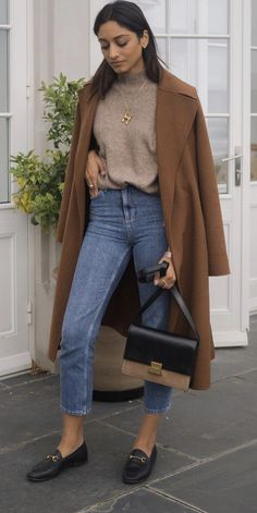 Petite Outfits Casual, Loafer Outfits Women, Gucci Loafers Outfit, Loafers Women Outfit, Loafers Outfit Women, Black Loafers Outfit, Loafer Outfits, Mantel Outfit, Monochromatic Fashion