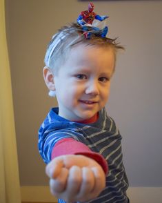 Simple crazy hair day idea for boys. Make a stretchy headband that can tuck an action figure into, wind spider webs around head & liberally coat in hair spray! Crazy Hair Day Boys Easy, Boys Crazy Hair Day, Crazy Hair Day For Boys, Crazy Hair Boys, Crazy Hair For Kids, Easy Professional Hairstyles, Crazy Hat, Funky Hair, Crazy Hat Day