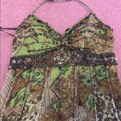 Sue Wong Gorgeous Dress In Perfect Condition Green Floral Pattern And Sequin Beading Detail Early 2000s Clothes, Tree Branch Frame, Green Beaded Dress, 90s Summer Outfits, Y2k Prom Dress, Sue Wong Dresses, Y2k Prom, 90s Summer, Gov Ball