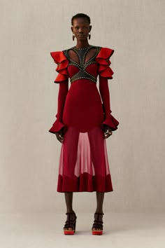 Mcqueen Fashion, Fashion Show Collection, Mode Inspiration, Pre Fall, Couture Fashion, Editorial Fashion, Runway Fashion, Fashion News