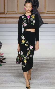 Women's Carolina Herrera Fall/winter 2023 Collection | Moda Operandi Fall 2023 Ready To Wear, 2023 Ready To Wear, Midi Length Skirts, Fall 2023, New Classic, Cropped Cardigan, New York Fashion