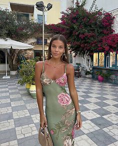 Tropical Birthday Dinner Dress, Evening Holiday Outfits, Wineries Outfit, Holiday Outfits Summer, Summer Holiday Outfits, Italy Outfits, Stylish Party Dresses, Dinner Outfits, Evening Outfits