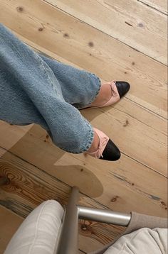 Ballet Flats Outfit, Chanel Flats, Flats Outfit, Pink Aura, Girly Shoes, Old Money Aesthetic