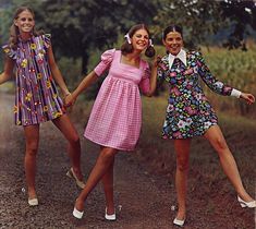 Women In Dresses, 1970 Fashion, Fashion 1970s, 60s 70s Fashion, 60s And 70s Fashion, Seventies Fashion, 70’s Fashion, Look Retro, Cooler Look