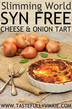 A super delicious crustless quiche style cheese & onion tart. And it's Syn Free on Slimming World! :D Slimmingworld Recipes, Slimmers World Recipes, Sw Meals, Onion Tart, Onions, Tart