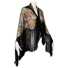 Black Cat Vintage, Spanish Mantilla, Piano Shawl, Runway Gowns, Tea Gown, Chanel Black And White, Pucci Print, Vintage Shawls, Cat Vintage