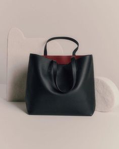 Leather Handbag Design Ideas, Classic Tote Bag, Diy Leather Bag, Stylish Tote Bag, Leather Tote Purse, Purses For Women, Ladies Purse, Leather Handbags Women