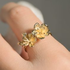 Gold Ring Inspiration, Flower Inspired Jewellery, Cute Gold Rings, Water Lily Ring, Cherry Blossom Jewelry, Cherry Blossom Ring, Minimalist Necklace Silver, Unique Gold Rings, Dope Jewelry Accessories